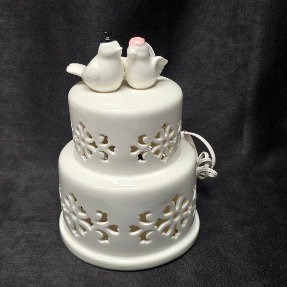Cracker Barrell Love Birds Layered Wedding Cake Accent Light Home Decor - Picture 3 of 10